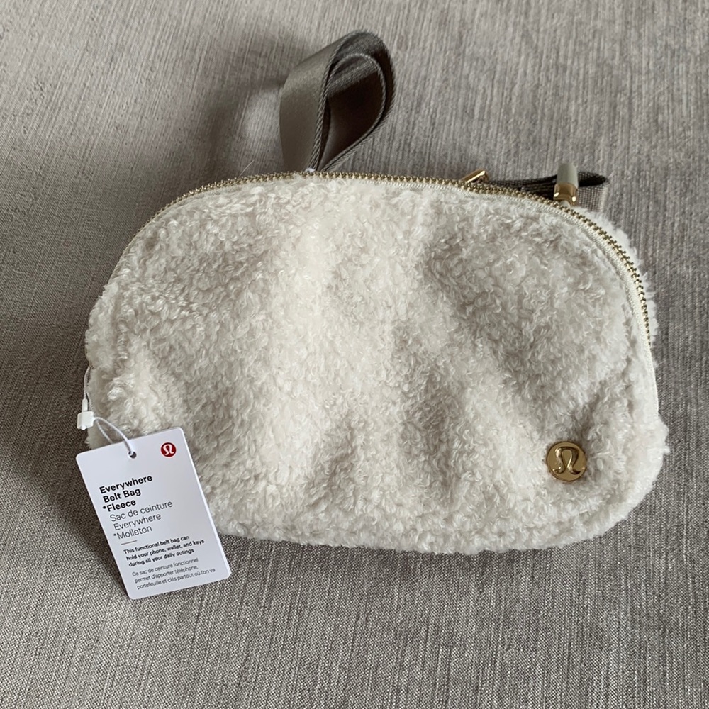 Lululemon white Sherpa fleece everywhere belt bag NWT